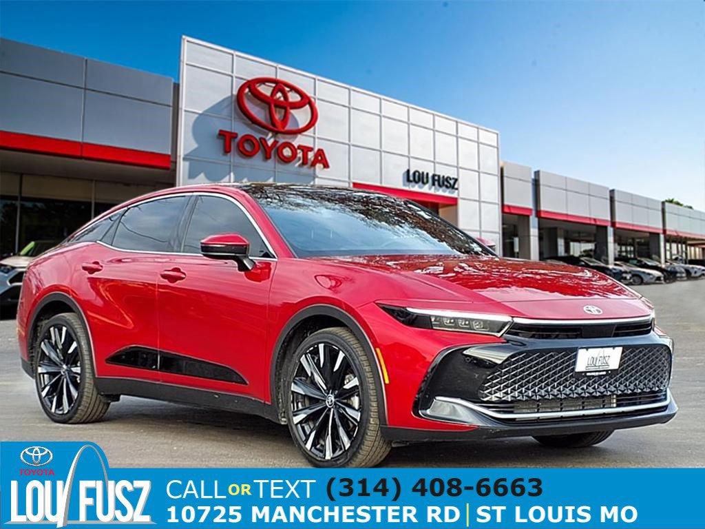 2023 Toyota Crown Platinum's photo