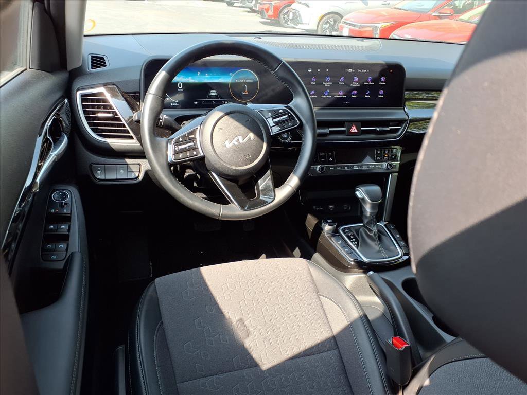 2024 Kia Seltos S photo 3
