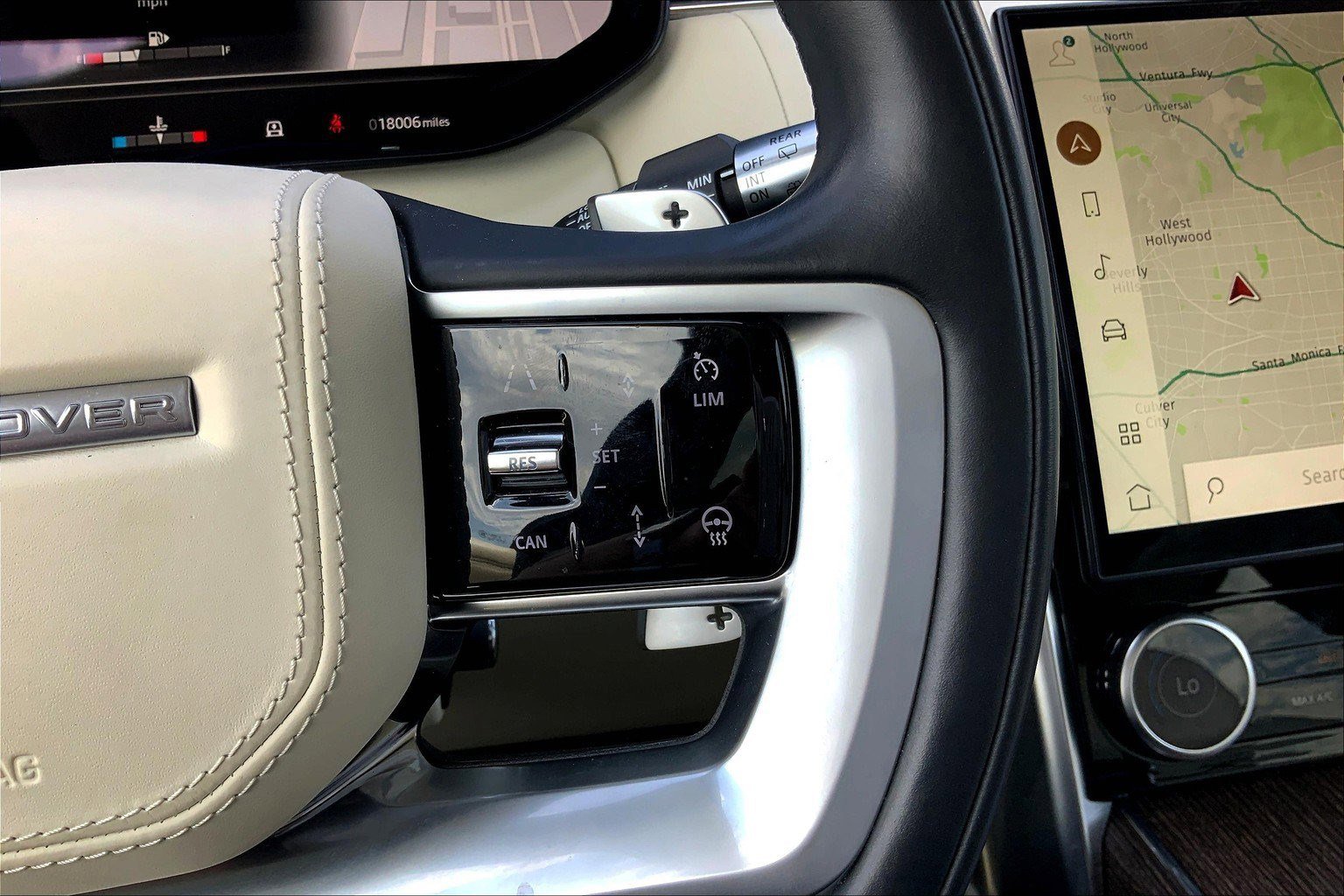 2022 Land Rover Range Rover SE photo 14