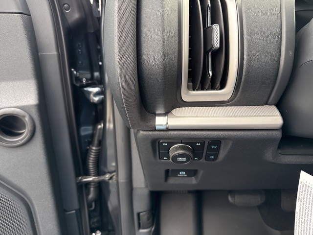 2025 Ford Expedition photo 16