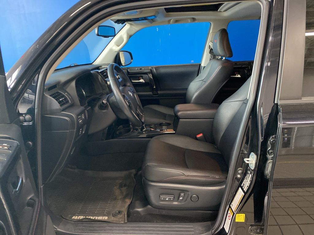 2019 Toyota 4Runner TRD Off-Road Premium photo 2