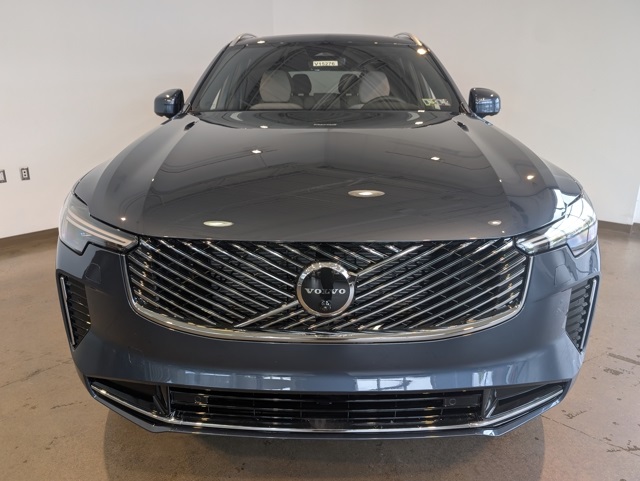 2026 Volvo XC90 Plus photo 2