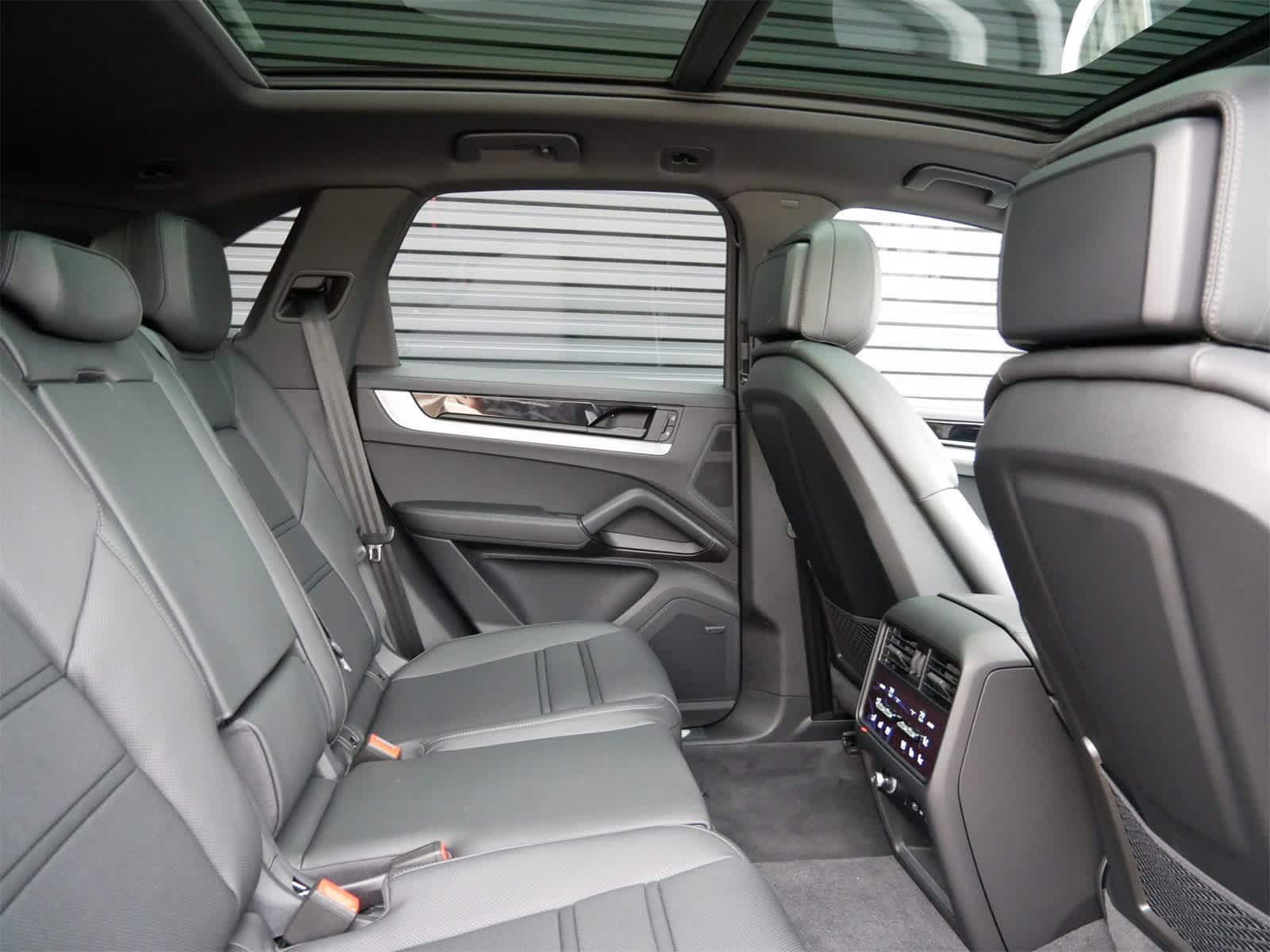 2026 Porsche Cayenne photo 24