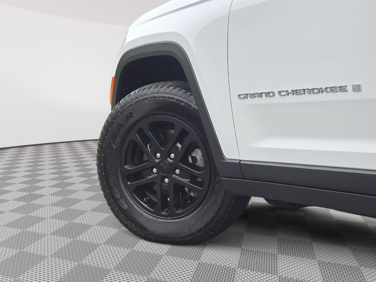 2022 Jeep Grand Cherokee Laredo photo 9