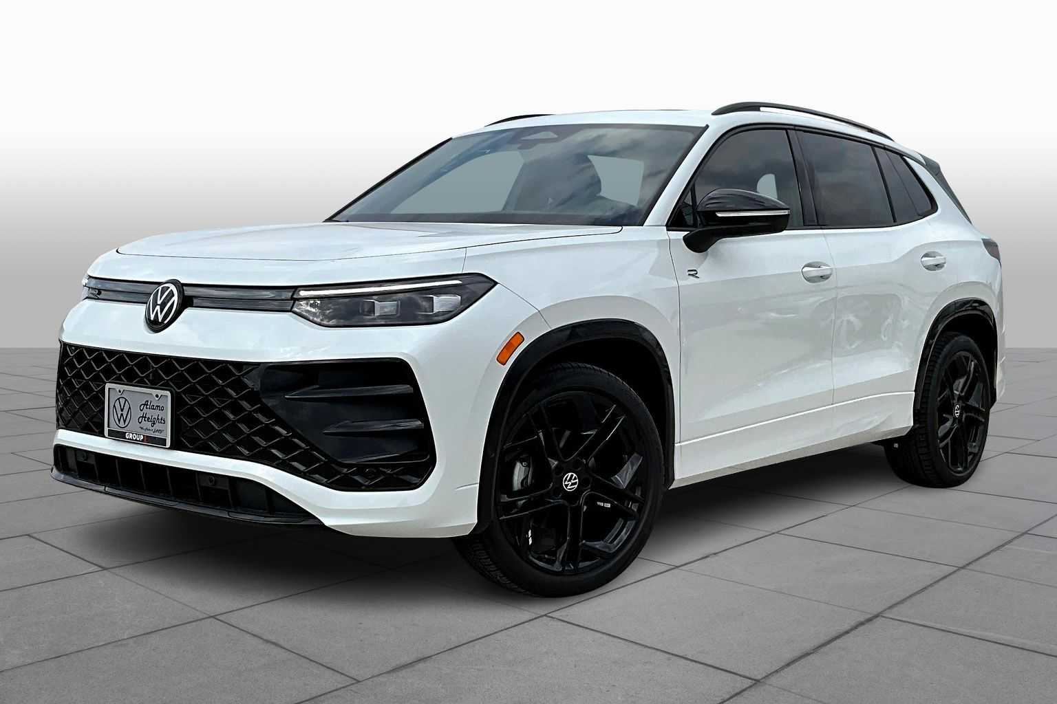 2026 Volkswagen Tiguan SE R-LINE BLACK's photo