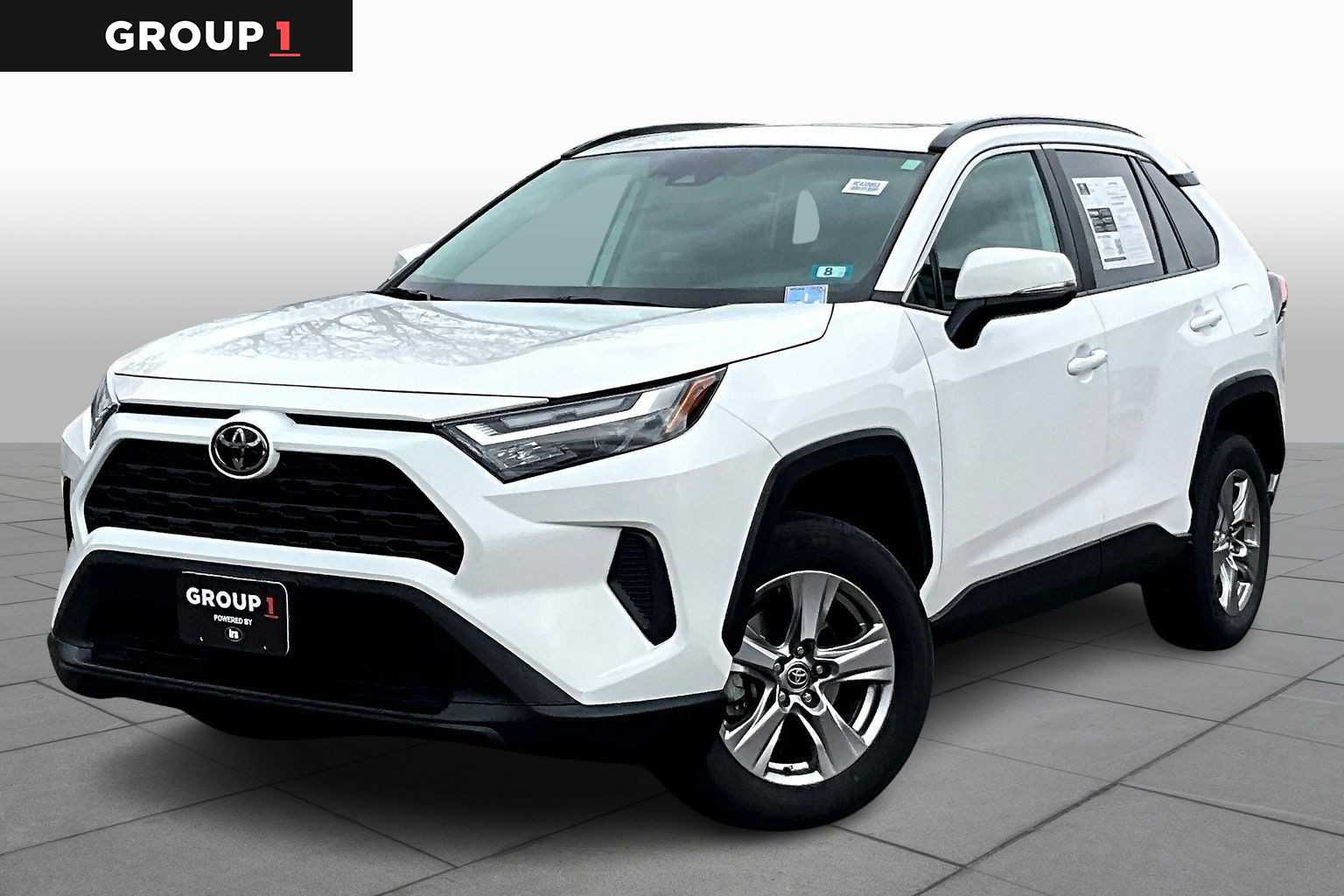 2024 Toyota RAV4 XLE's photo