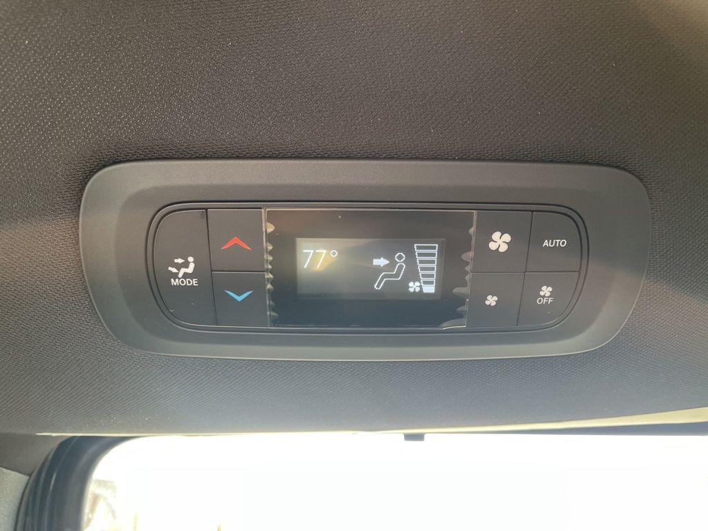 2025 Chrysler Pacifica photo 28