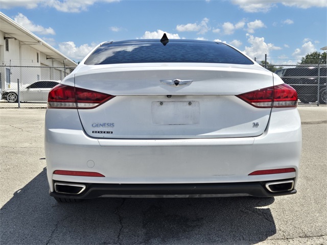 2015 Hyundai Genesis 3.8 RWD photo 4