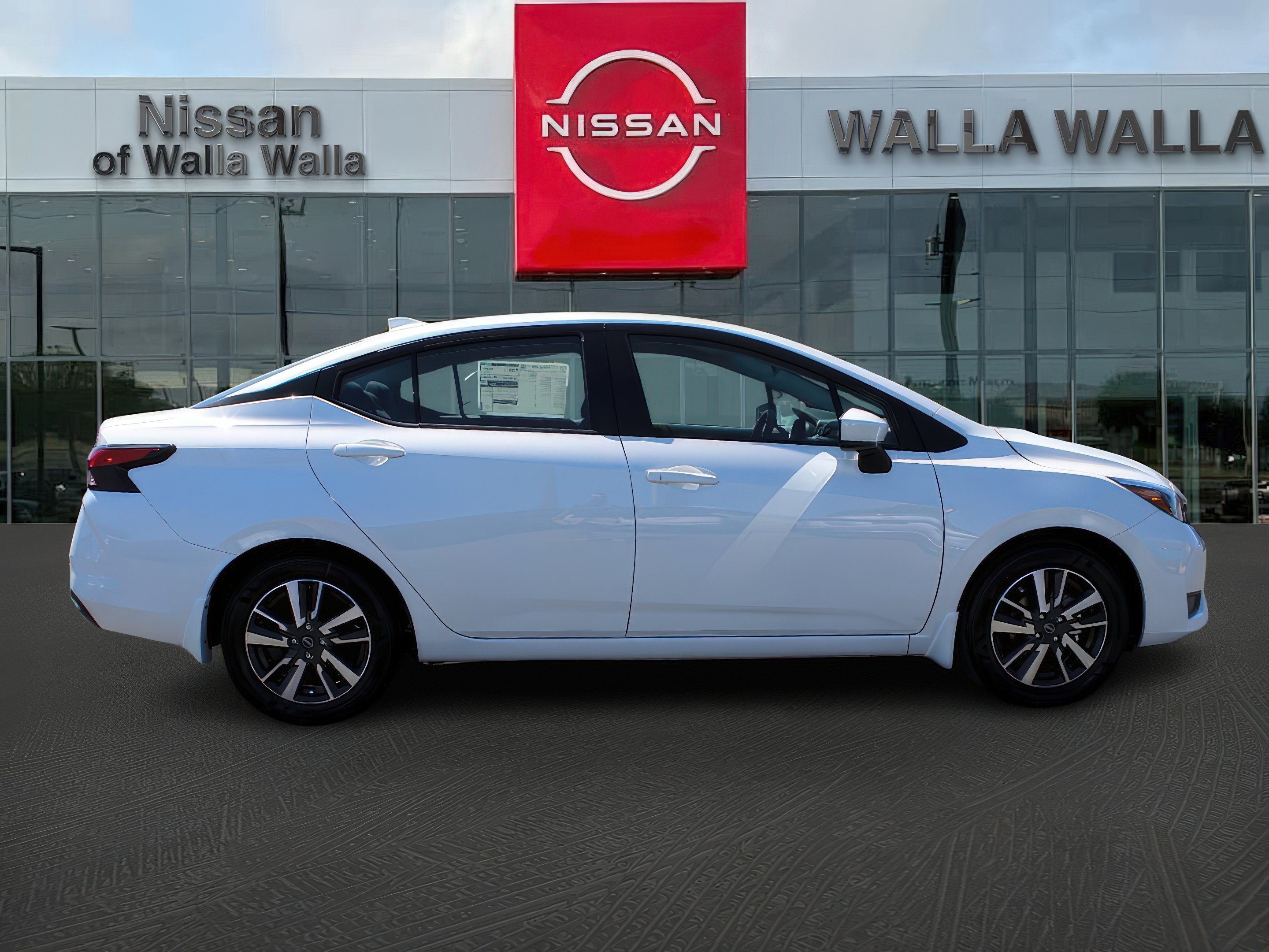 2025 Nissan Versa SV photo 8