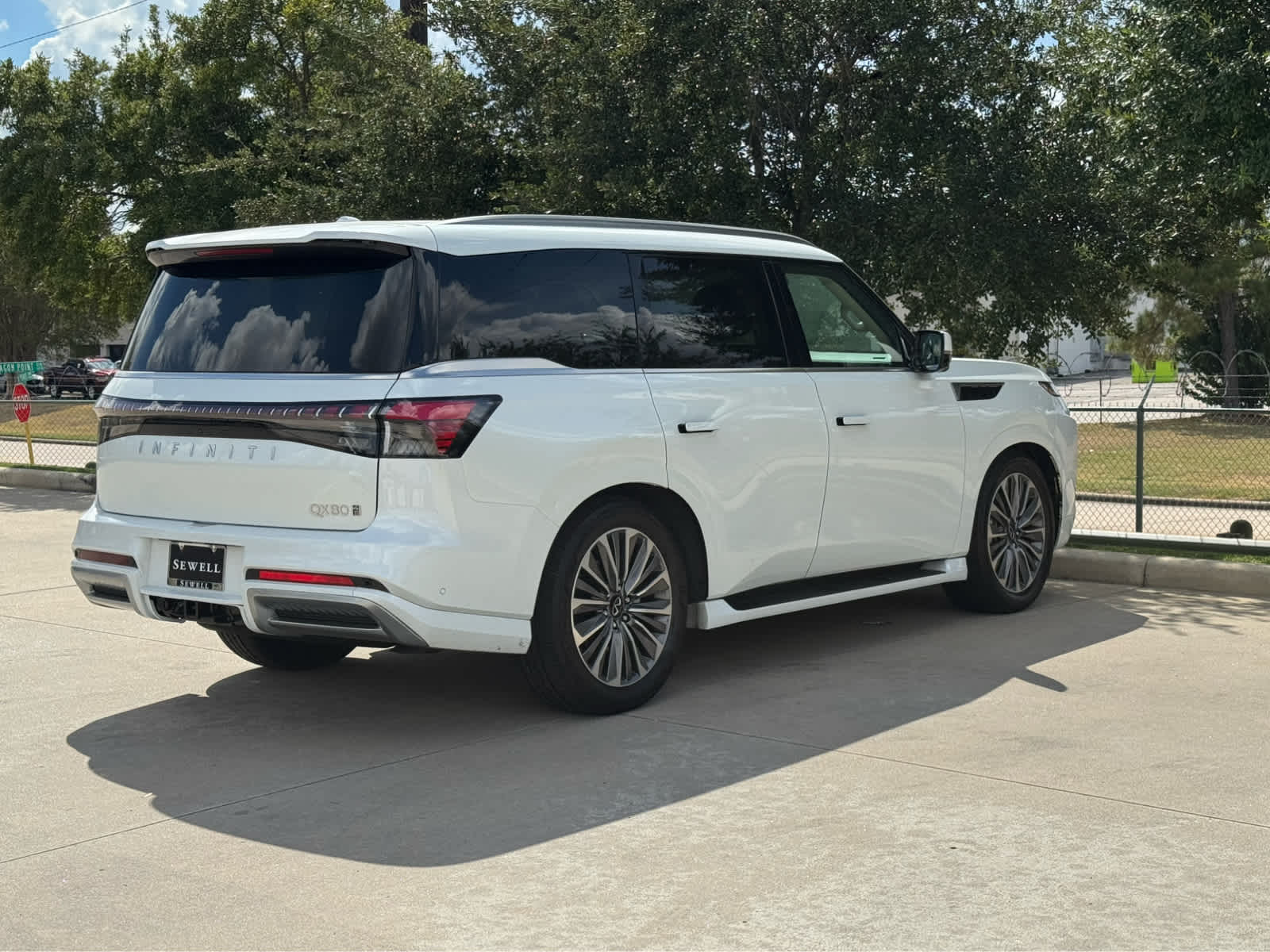 2025 Infiniti QX80 Sensory photo 4