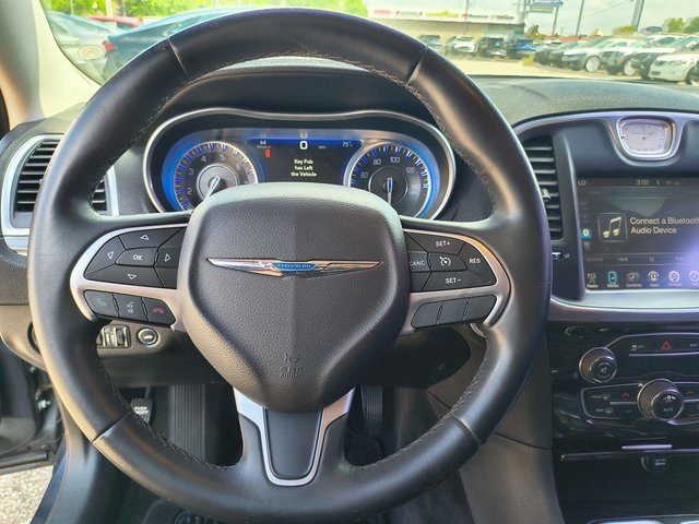 2016 Chrysler 300 Limited photo 17