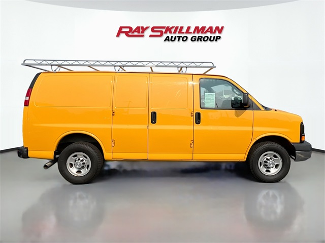 2016 Chevrolet Express 3500 Work Van photo 4