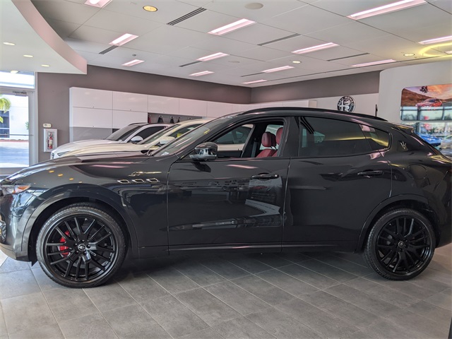 2022 Maserati Levante GT photo 2