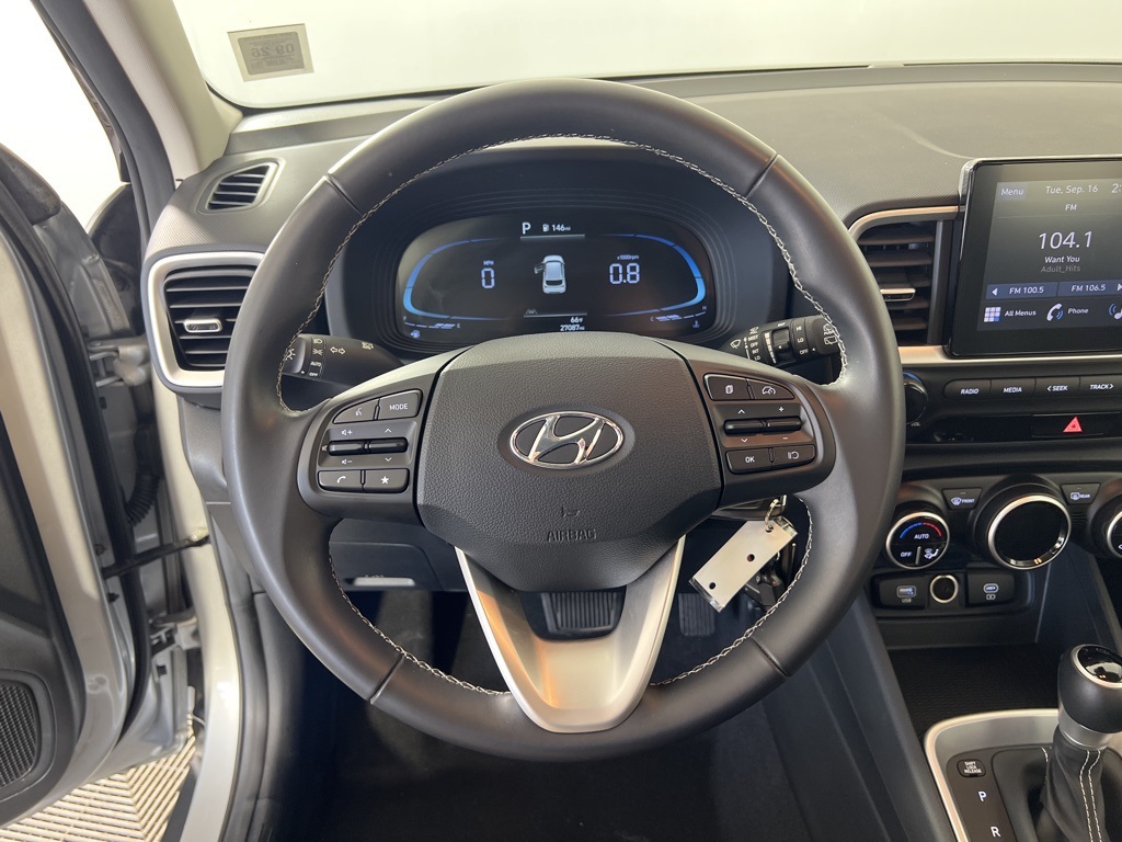 2023 Hyundai Venue SEL photo 3