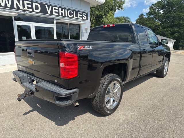 2017 Chevrolet Silverado 1500 LT photo 3