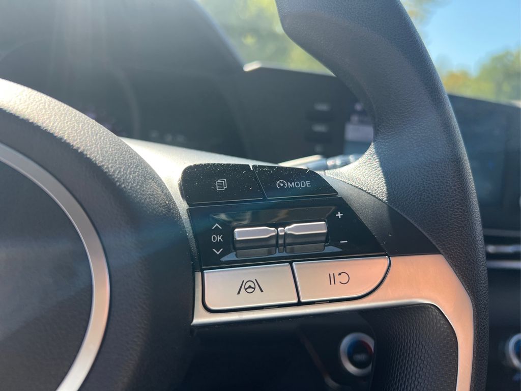 2023 Hyundai Elantra SEL photo 21