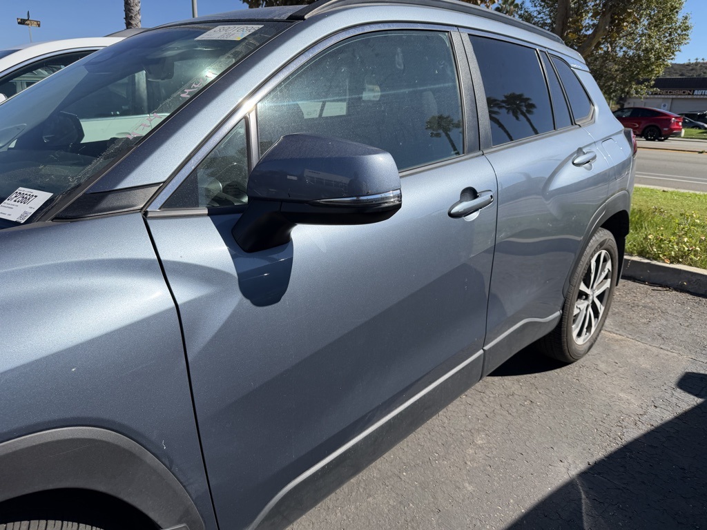 2023 Toyota Corolla Cross XLE photo 2
