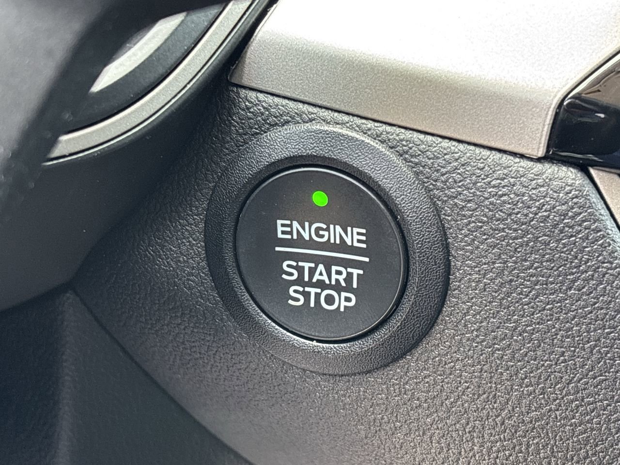 2022 Ford Escape SEL photo 27