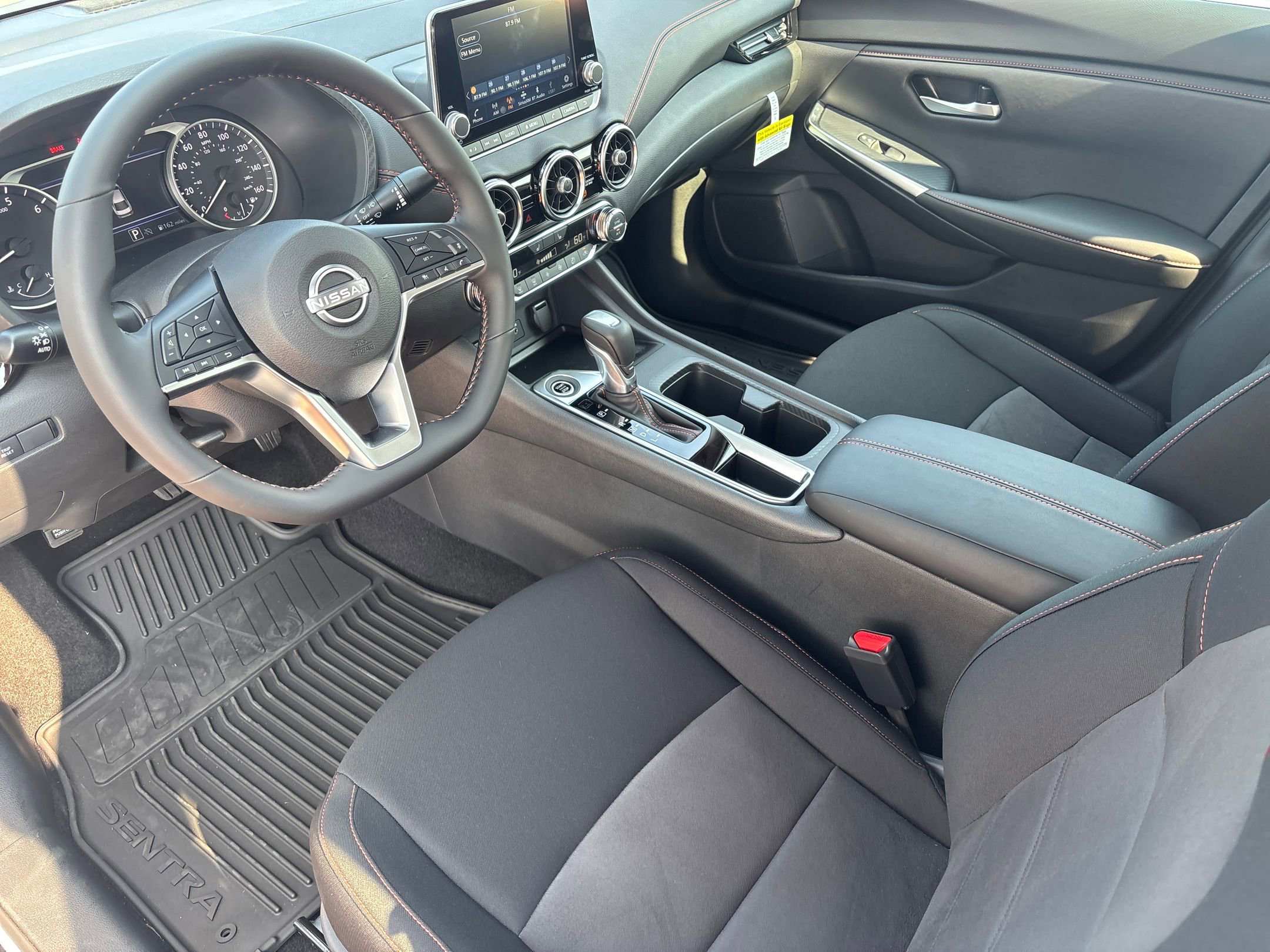 2025 Nissan Sentra SR photo 4