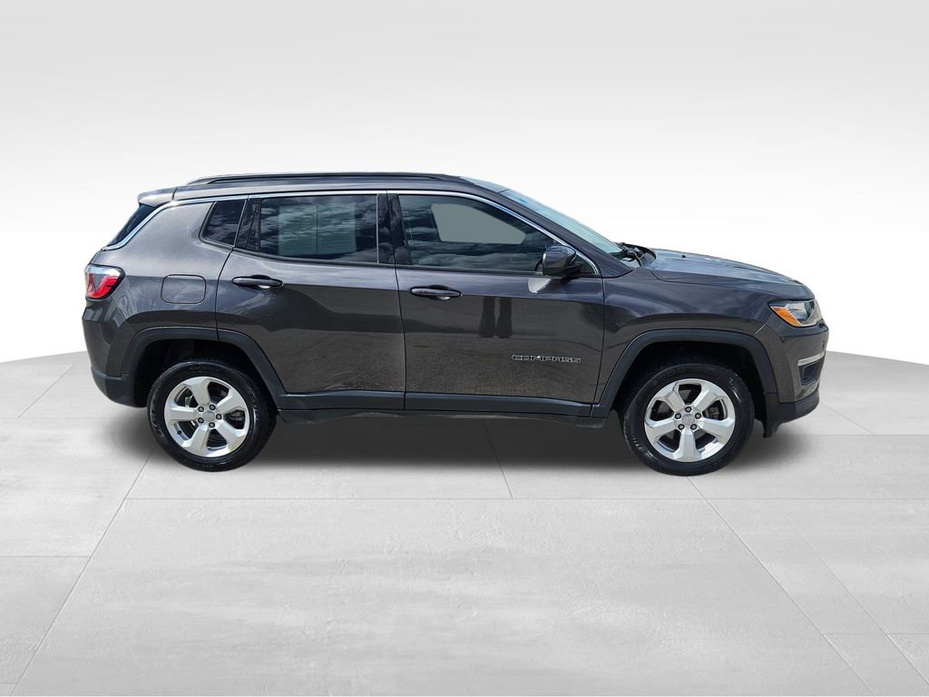 2018 Jeep Compass Latitude photo 2