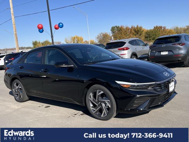 2025 Hyundai Elantra SEL Sport photo 3
