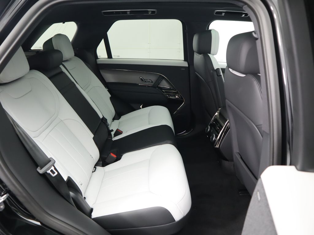 2025 Land Rover Range Rover Sport P530 Dynamic SE photo 18