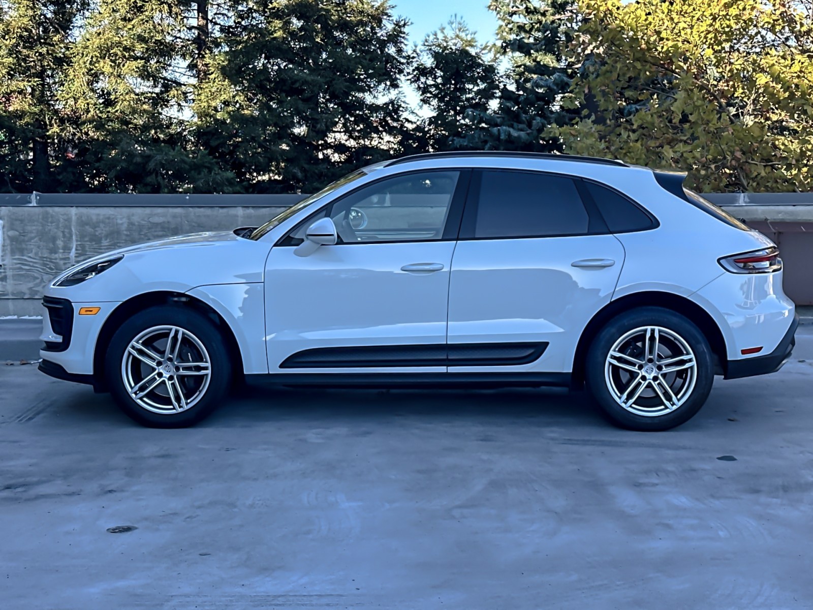 2024 Porsche Macan T photo 3