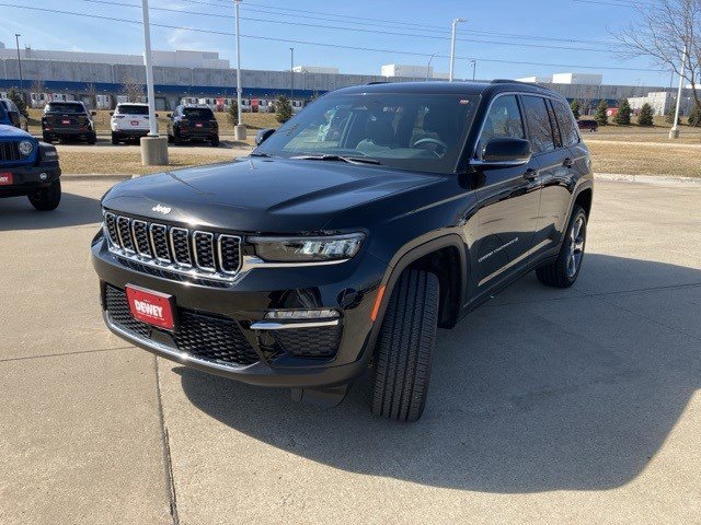 2025 Jeep Grand Cherokee Limited photo 3