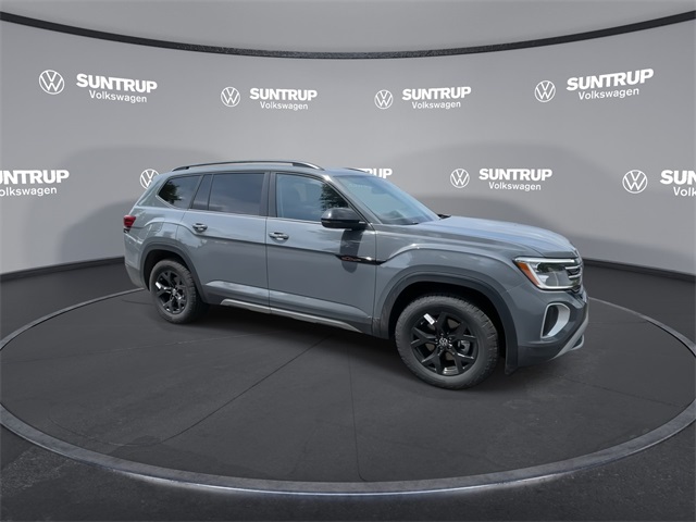 2025 Volkswagen Atlas Peak Edition SE Technology photo 21