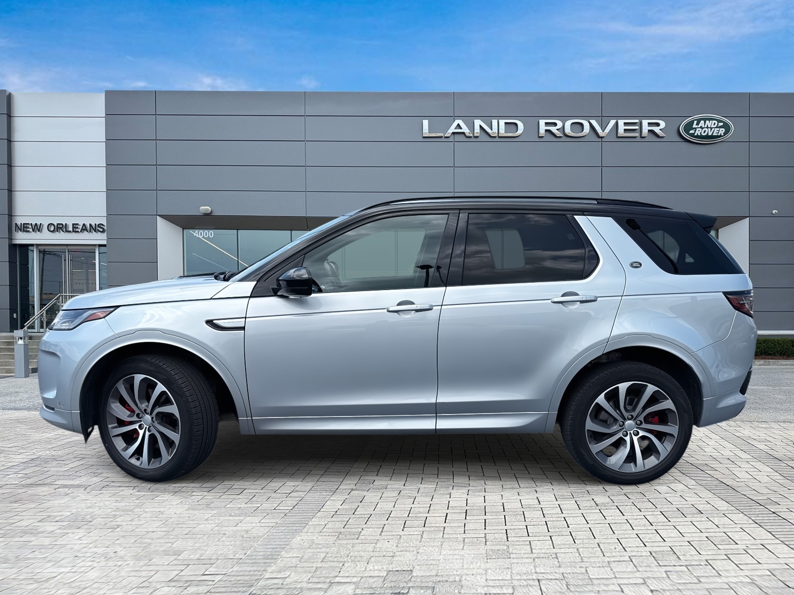 2023 Land Rover Discovery Sport SE R-Dynamic photo 2