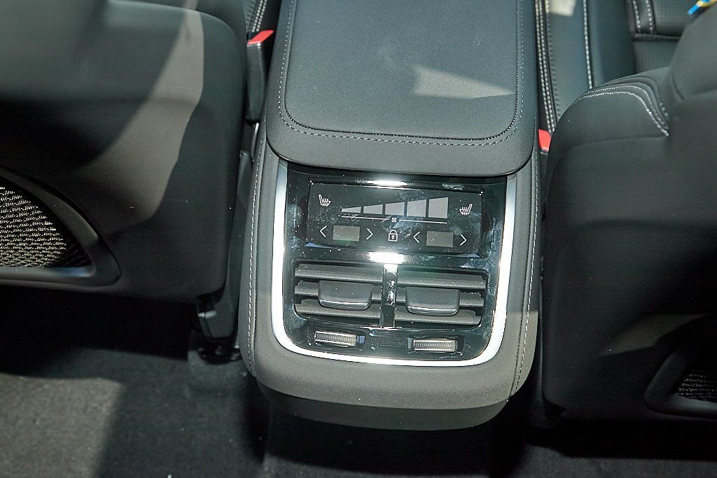 2026 VOLVO XC90 - Image 23