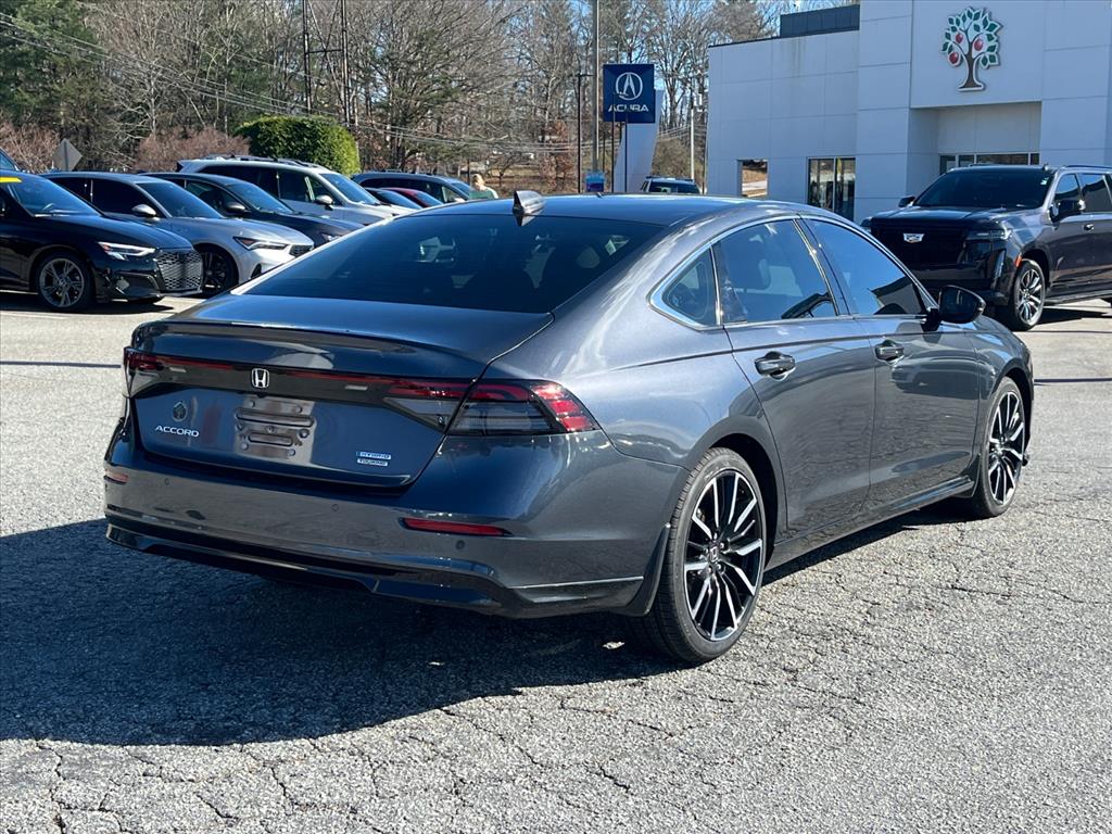 2023 Honda Accord Hybrid Touring photo 3