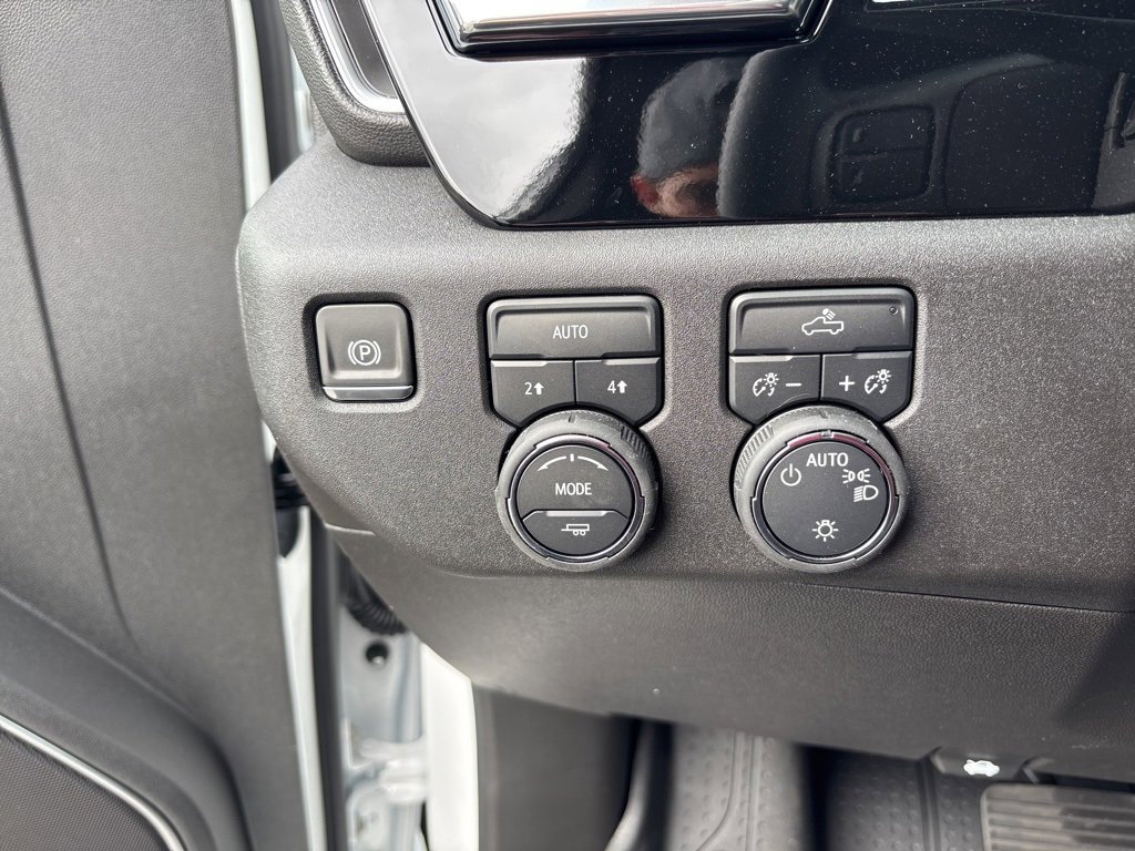 2025 Chevrolet Silverado 1500 LT photo 12