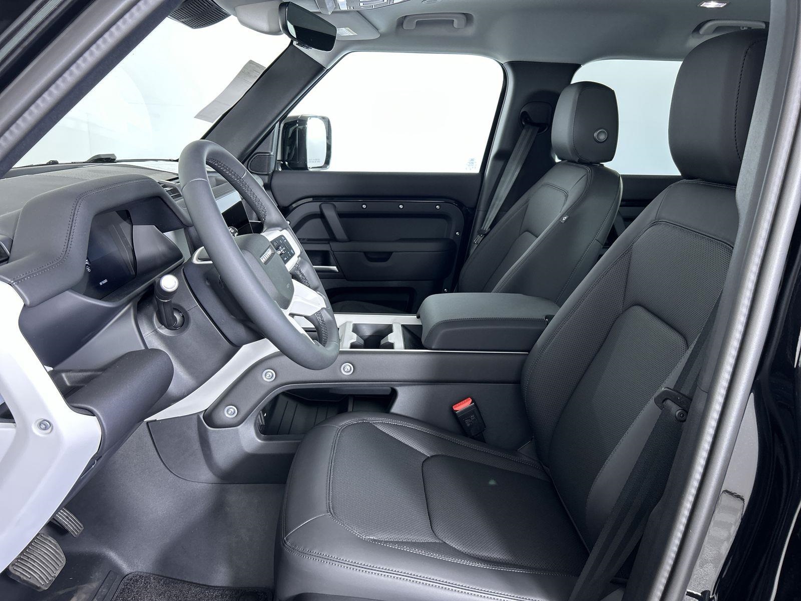 2025 Land Rover Defender 110 S photo 23