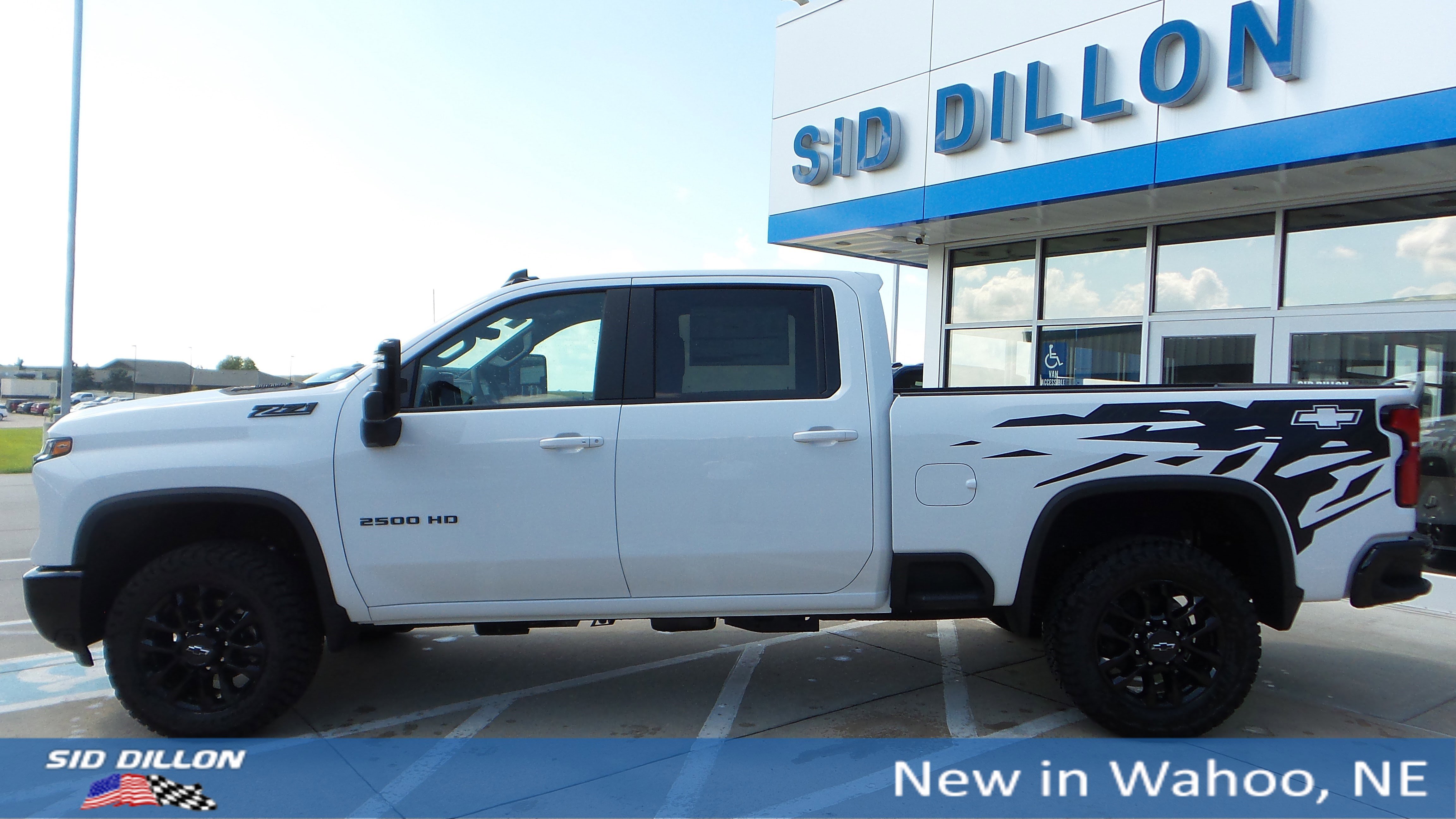 2025 Chevrolet Silverado LT 2500HD photo 2