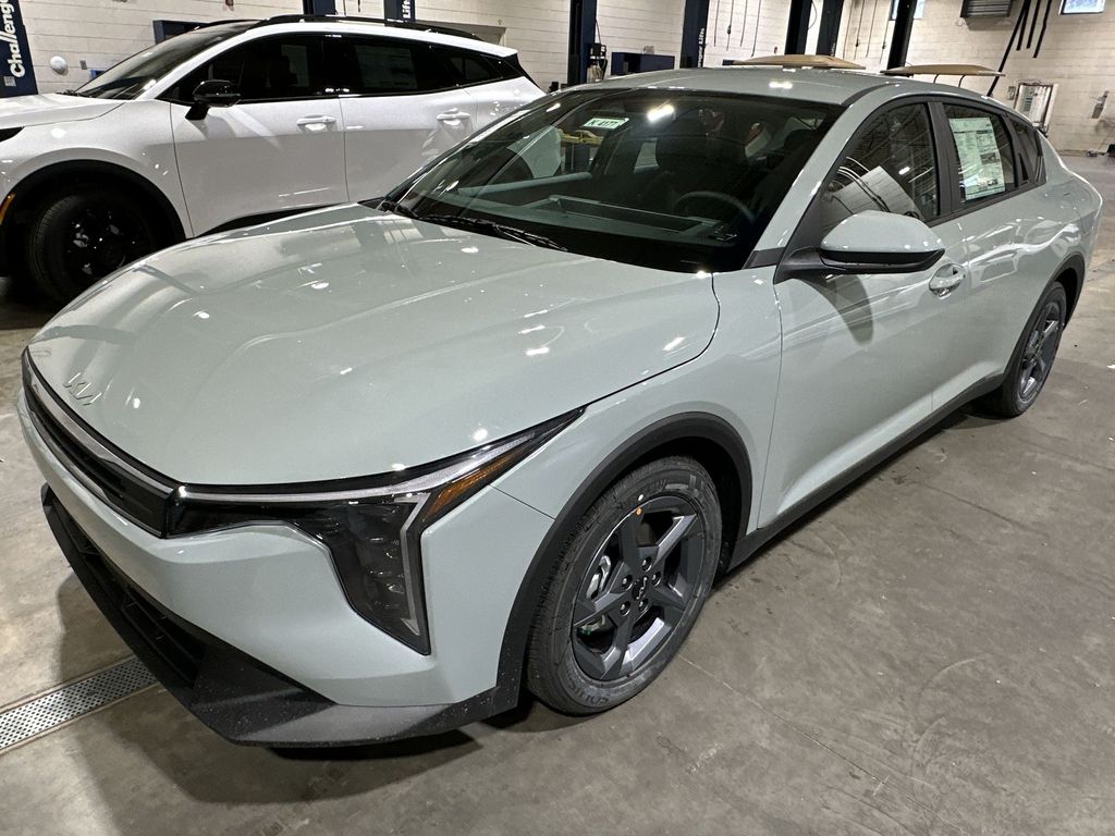 2025 Kia K4 LXS photo 4