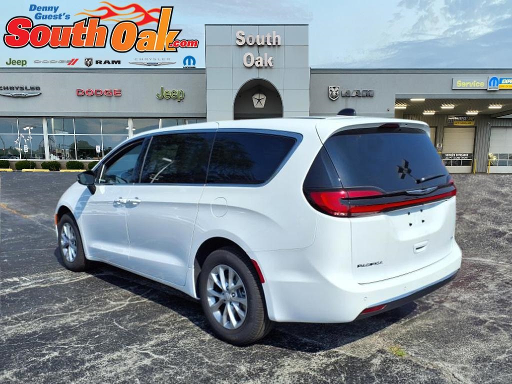 2025 Chrysler Pacifica photo 4