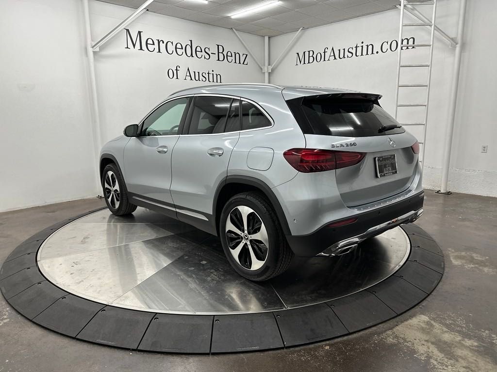 2025 Mercedes Benz GLA 250 photo 4