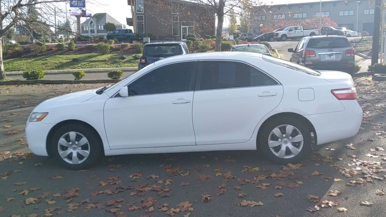 2009 Toyota Camry SE photo 4