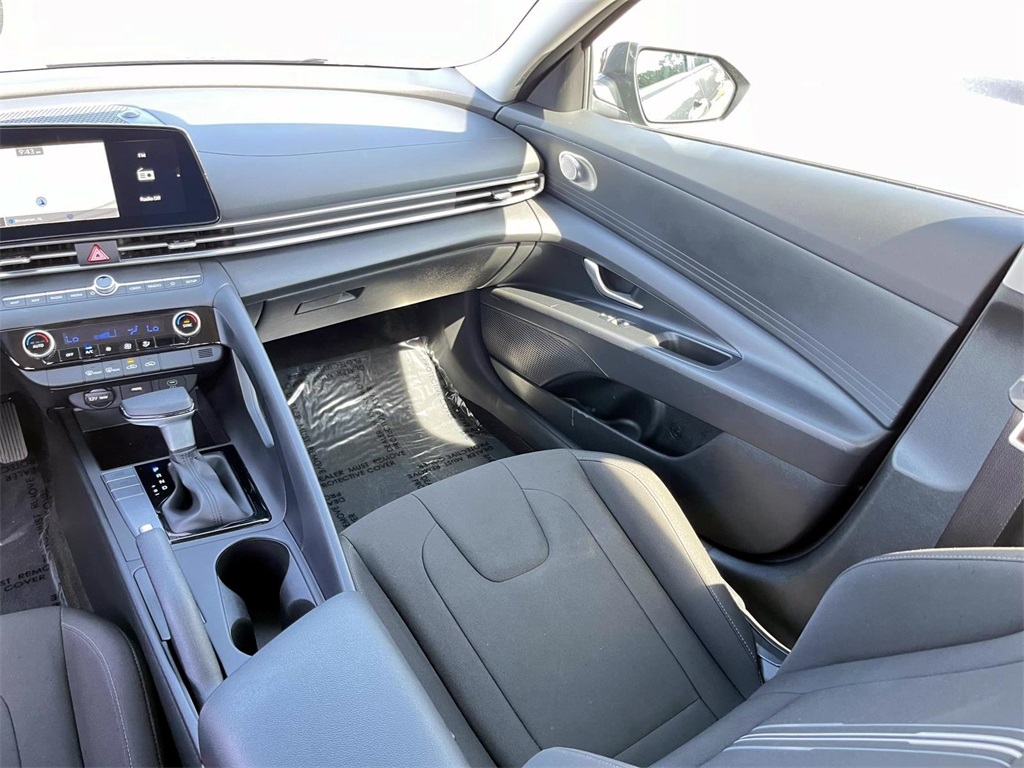 2024 Hyundai Elantra SEL photo 26