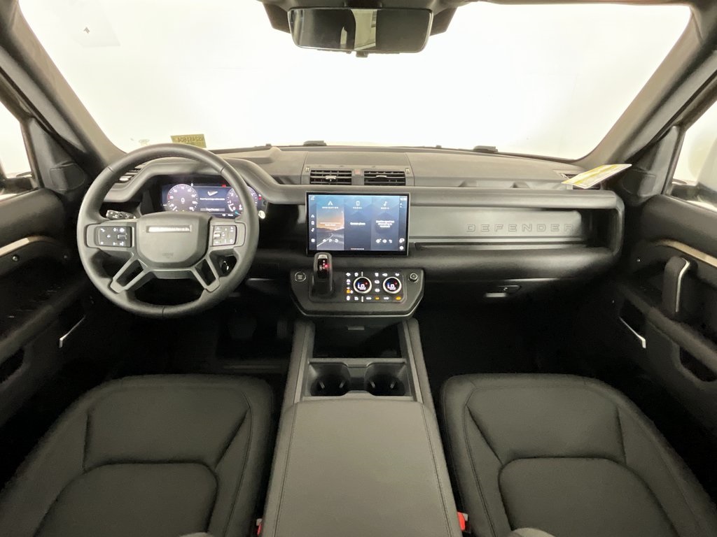 2025 Land Rover Defender 130 X-Dynamic SE photo 4
