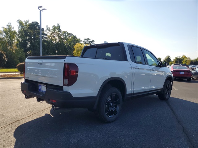 2025 Honda Ridgeline Black Edition photo 3