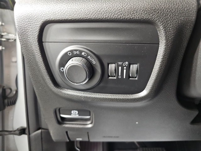 2023 Jeep Grand Cherokee Laredo Altitude photo 16
