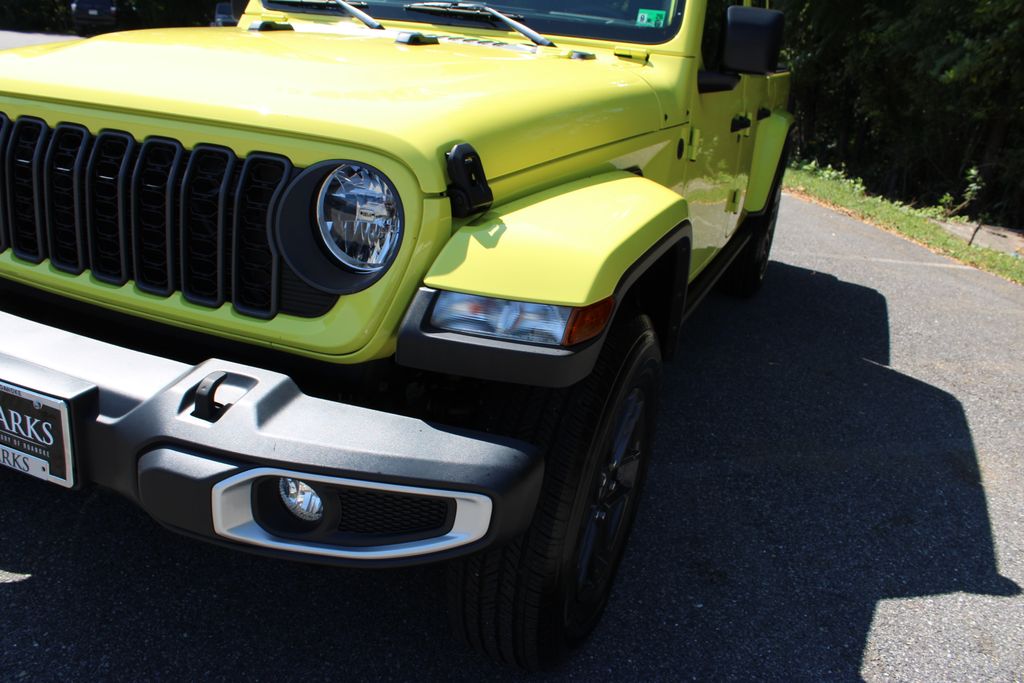 2024 Jeep Gladiator Sport photo 36