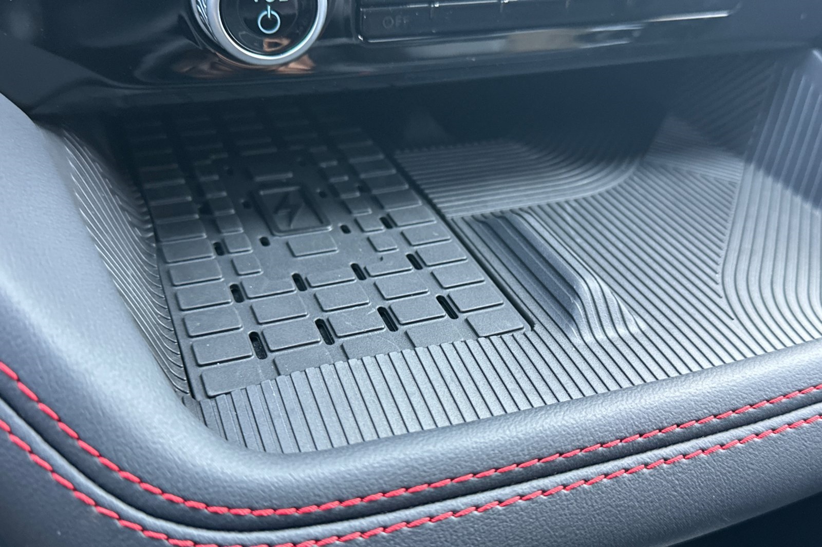 2025 Ford Explorer ST photo 23