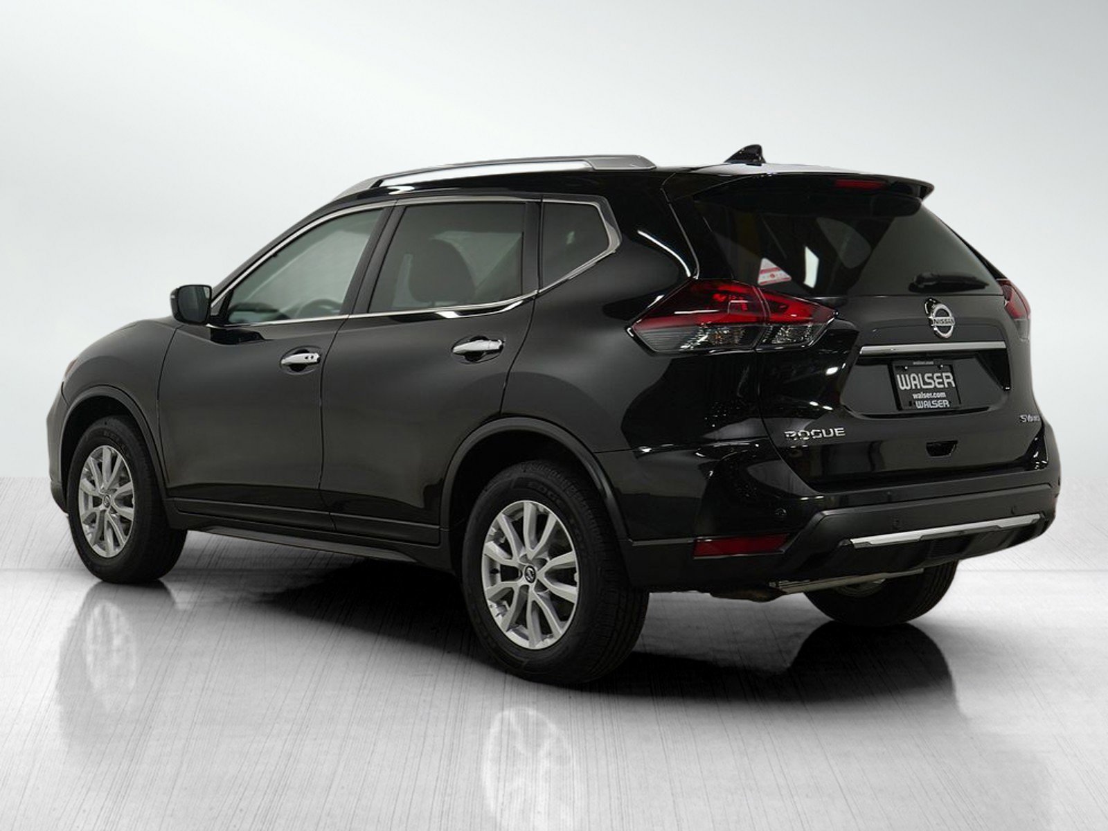 2020 Nissan Rogue SV photo 2