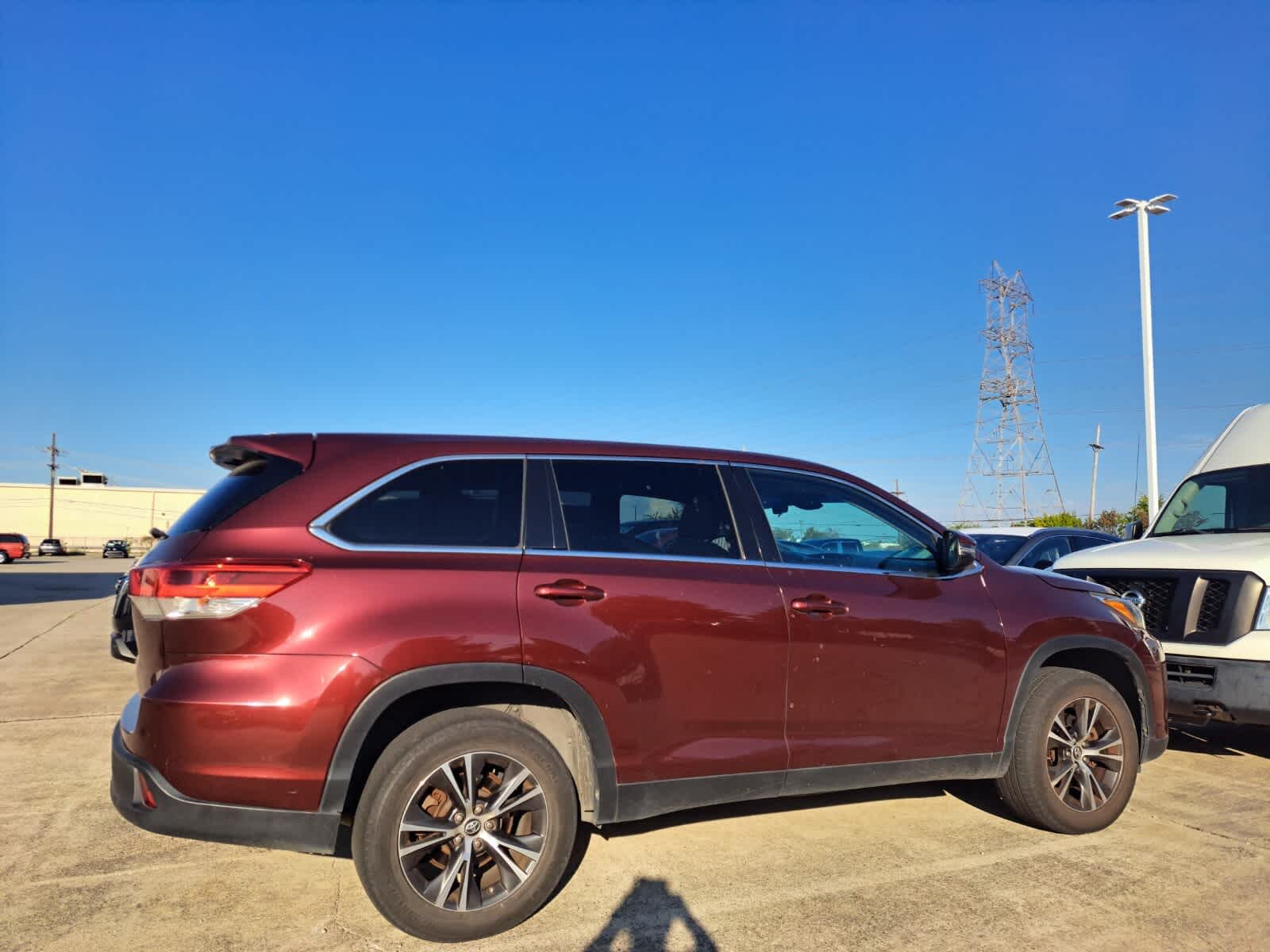 2019 Toyota Highlander LE photo 2