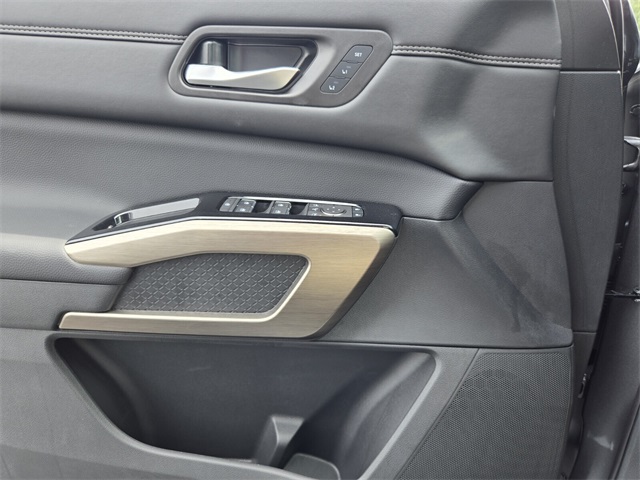 2025 Nissan Pathfinder Platinum photo 24