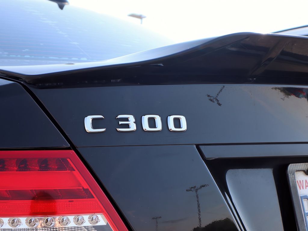 2012 Mercedes Benz C Luxury photo 12
