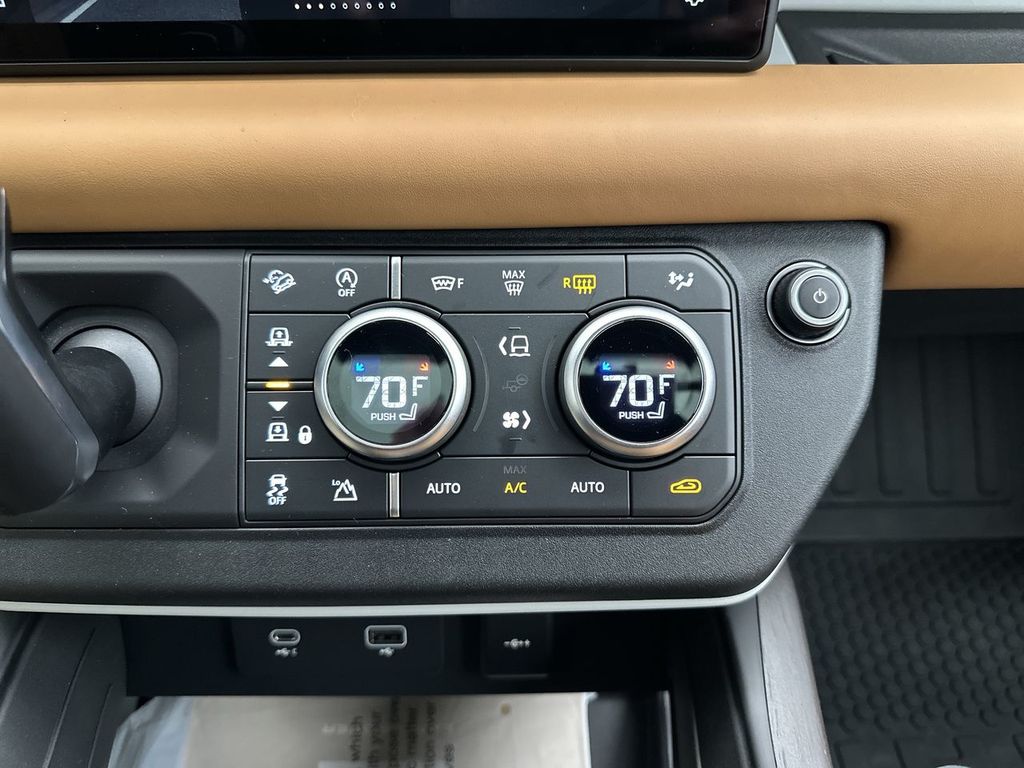 2024 Land Rover Defender 110 X-Dynamic SE photo 17